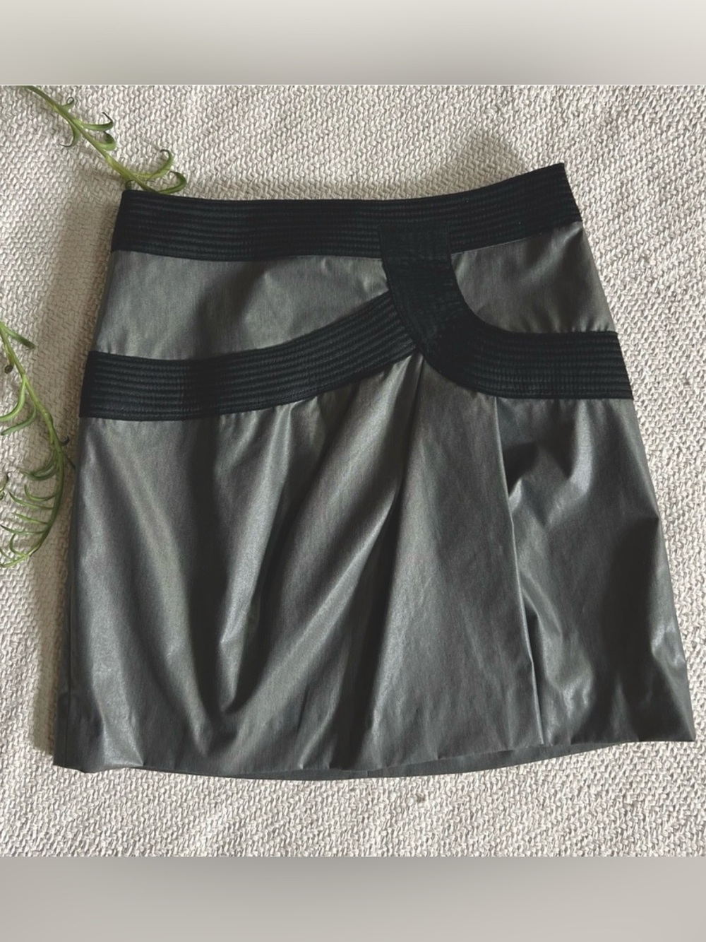 Robert Rodriguez Front Pleat Mini Skirt size 4 small